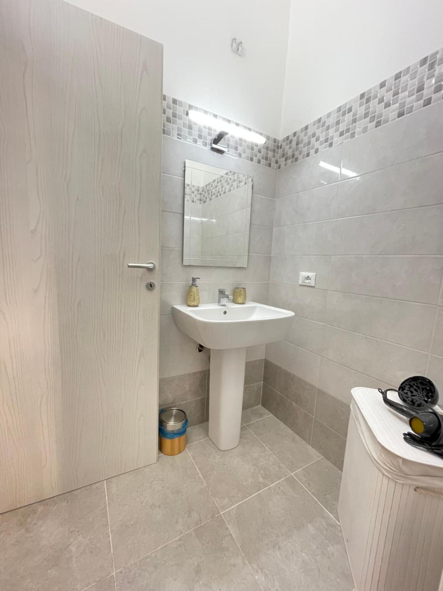 You & Me Garibaldi Home Verona Center ภายนอก รูปภาพ
